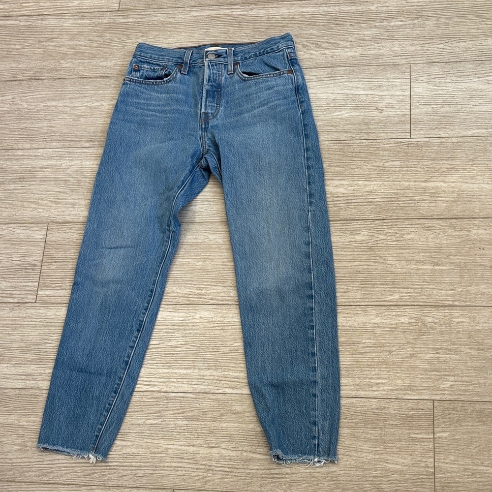 Levi’s Wedgie Distressed Hems Straight Leg Blue Jeans size 27